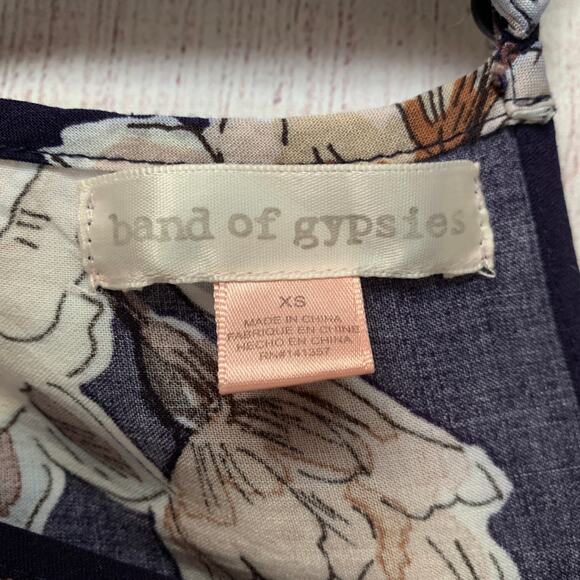 Band of Gypsies Dark Blue Floral Jumpsuit Butterfly Sleeve Elastic Waist Size XS - Picture 10 of 16